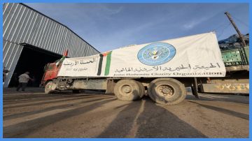 الحملة الأردنية توزع خضراوات وفواكه على نازحين بغزة