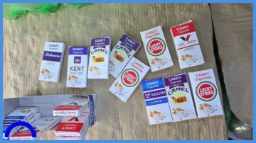 ضبط بقالة تبيع علكة مخالفة على شكل سجائر بالرصيفة