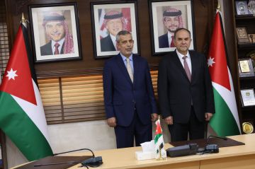 (37) محاميا يؤدون اليمين القانونية أمام وزير العدل (37) محاميا يؤدون اليمين القانونية أمام وزير العدل