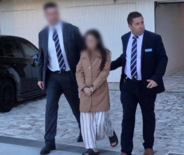 القبض على عرافة جمعت 46 مليون دولار بالاحتيال القبض على عرافة جمعت 46 مليون دولار بالاحتيال