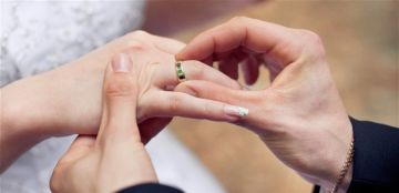 بعد أنباء طلاقه... فنان شهير يستعد لدخول القفص الذهبي مجددا