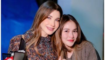 بكاء فنانة إندونيسية لحظة لقائها نانسي عجرم يشعل مواقع التواصل