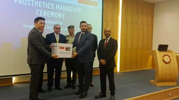 سنغافورة تسلم جمعية استعادة الأمل تبرعات لمبتوري الأطراف في غزة