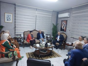 وزير الثقافة يلتقي وفد جمعية الرواد للفنون التشكيلية ويؤكد دعم الفنانين التشكيليين