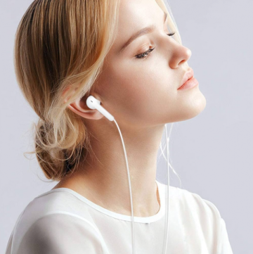 عادة يومية وأطعمة تسرع الشيخوخة وتظهر خطوط الوجه