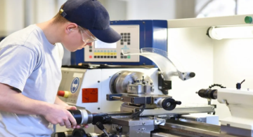 وزارة التربية: 331 مدرسة تقدم برامج التعليم المهني والتقني تطرح 12 برنامجا