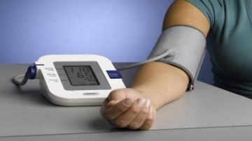 أخطاء شائعة في قياس ضغط الدم.. تؤدي لتشخيص خاطئ وعلاج غير ضروري