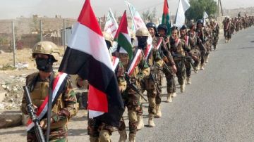 عقب تهديدات نتنياهو .. قبائل موالية للحوثيين تنظم عرضا عسكريا بصنعاء لإعلان التعبئة والجهوزية القتالية