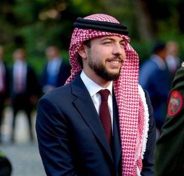 ولي العهد يستذكر الملك الحسين في ذكرى ميلاده ولي العهد يستذكر الملك الحسين في ذكرى ميلاده