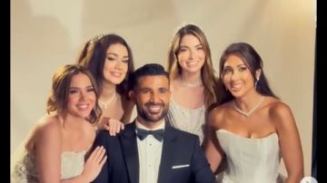 ألف مبروك.. أحمد سعد يثير الجدل ببدلة زفاف مع 4 فتيات