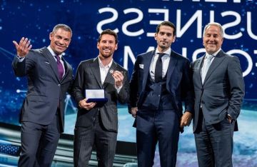 ميسي يتسلم مفتاح مدينة.. ويرد على رونالدو ردا مبطنا ميسي يتسلم مفتاح مدينة.. ويرد على رونالدو ردا مبطنا