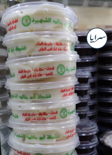 أبو خالد .. 75 عاما من القشطة بالعسل التي تأسر قلوب عشاق الحلويات في عمان (فيديو)