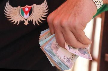حتى لو اقترضت الحكومة ! .. نواب يطالبون بزيادة رواتب القطاع العام في الاردن حتى لو اقترضت الحكومة ! .. نواب يطالبون بزيادة رواتب القطاع العام في الاردن