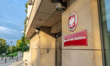 روسيا تقلص الوجود الدبلوماسي البولندي على أراضيها روسيا تقلص الوجود الدبلوماسي البولندي على أراضيها