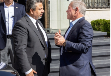 الملك يزور منزل السفير الأردني لدى لندن منار الدباس معزيا بوفاة والدته