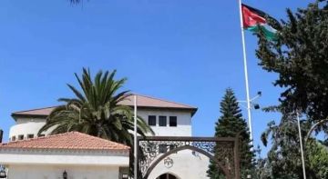 موظفو الفئة الثالثة العاملون خارج تشكيلات الحكومة يناشدون تثبيتهم في وظائفهم