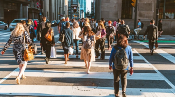 هل يفيد المشي في المدينة الصحة مثل المشي في الطبيعة؟