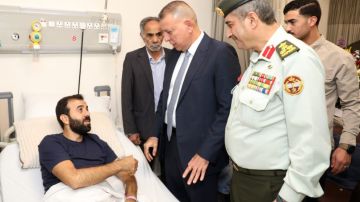 وزير الداخلية يزور مصابي المداهمة الأمنية في الرمثا وزير الداخلية يزور مصابي المداهمة الأمنية في الرمثا