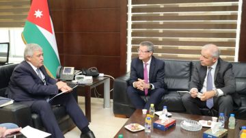 وزير النقل: نعمل على تطوير بيئة استثمارية جاذبة في قطاع النقل الجوي وزير النقل: نعمل على تطوير بيئة استثمارية جاذبة في قطاع النقل الجوي