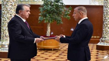 السفير الأردني حمزة العمري يقدم أوراق اعتماده لرئيس طاجيكستان