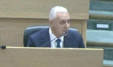 النائب العموش يطالب الحكومة بسؤال المستثمر زياد المناصير مباشرة عن المسؤولين ! النائب العموش يطالب الحكومة بسؤال المستثمر زياد المناصير مباشرة عن المسؤولين !