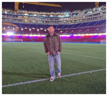 الحنين يعود بميسي إلى برشلونة