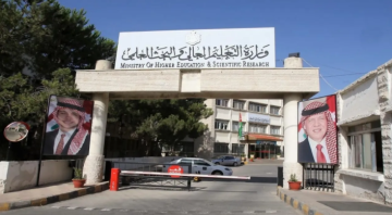 الخطيب: 56 ألف طالب مستفيد من منح وقروض الجامعات هذا العام مقارنة بـ53 ألفا العام الماضي الخطيب: 56 ألف طالب مستفيد من منح وقروض الجامعات هذا العام مقارنة بـ53 ألفا العام الماضي