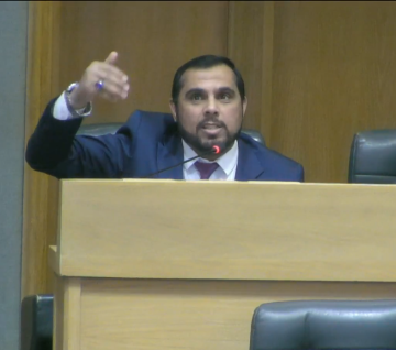 النائب اسماعيل المشاقبة: نريد قانونا ينهي عقلية هذا الأمر جاء من فوق النائب اسماعيل المشاقبة: نريد قانونا ينهي عقلية هذا الأمر جاء من فوق