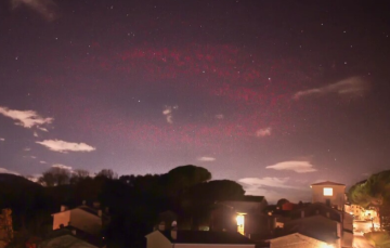 ظاهرة جوية نادرة.. حلقة ضوئية هائلة تظهر في سماء إيطاليا لـ أجزاء من الثانية 