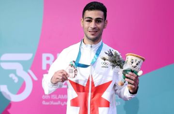 لاعب منتخب المواي تاي السيفي يحصد ميدالية برونزية لاعب منتخب المواي تاي السيفي يحصد ميدالية برونزية