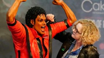 معرض الكعك العالمي يكرم مايكل جاكسون بتمثال قابل للأكل