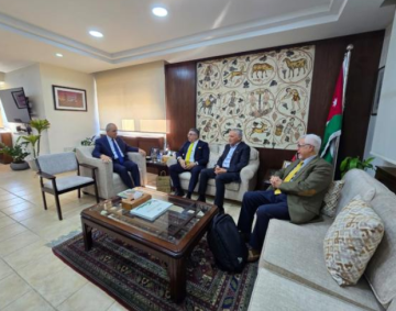 وزير السياحة يبحث مع وفد لبناني الية تعزيز السياحة البيئية. وزير السياحة يبحث مع وفد لبناني الية تعزيز السياحة البيئية.