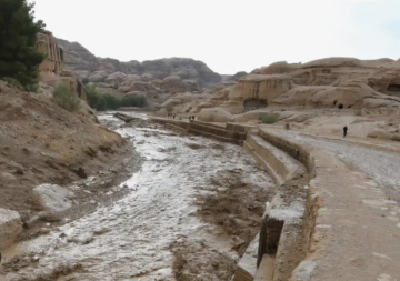 الأرصاد تحذر عبر سرايا من السيول والغبار .. وتجنب الفعاليات الخارجية خاصة في الجنوب الأرصاد تحذر عبر سرايا من السيول والغبار .. وتجنب الفعاليات الخارجية خاصة في الجنوب