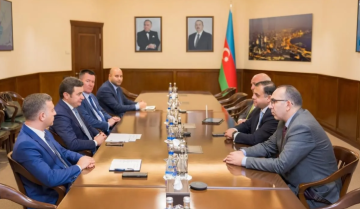 بحث تعزيز الربط الجوي بين الأردن وأذربيجان وتسهيل برامج السياحة