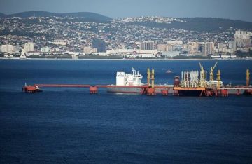 استهداف مرسى نفطي في بحر قزوين يوقف تحميل صادرات كازاخستان استهداف مرسى نفطي في بحر قزوين يوقف تحميل صادرات كازاخستان