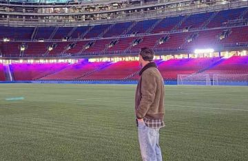 بخطوة مفاجئة ورسالة مؤثرة.. ميسي في قلب ملعب 