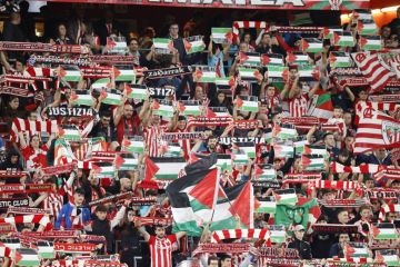 جماهير الباسك تهتف لفلسطين في مشهد يُعد من الأقوى أوروبياً ..  وريع المباراة لدعم فلسطين
