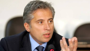 رئيس الوزراء يؤكد: لا تهاون مع من يعرقل الاستثمار ولقاء طارئ مع المناصير