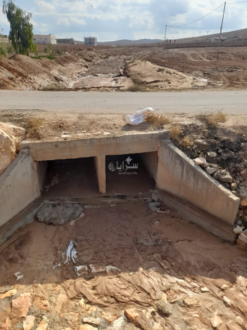 عبارة قديمة تفيض على المنازل ومطالب بإزالتها بمنطقة الأكيدر .. صور عبارة قديمة تفيض على المنازل ومطالب بإزالتها بمنطقة الأكيدر .. صور