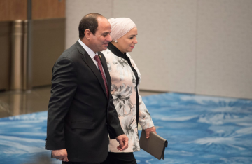 مصر .. السيدة الأولى تثير تفاعلا بتدوينة عن برنامج تلفزيوني