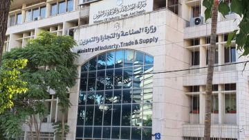 الصناعة والتجارة: انخفاض واستقرار أسعار غالبية السلع الغذائية الصناعة والتجارة: انخفاض واستقرار أسعار غالبية السلع الغذائية