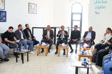 وزير الشباب يلتقي شباب الأزرق ضمن مشروع تنموي سياحي وزير الشباب يلتقي شباب الأزرق ضمن مشروع تنموي سياحي