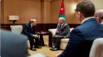 الملك يلتقي في طوكيو مع رئيس جمعية الصداقة الأردنية اليابانية