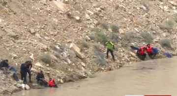 انقاذ ثلاثة أشخاص علقوا في مجرى سيل في الطفيلة