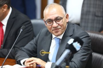 مشادة كلامية بين كلا من النائب المراعية وشديفات مع مدير مؤسسة التلفزيون الأردني مشادة كلامية بين كلا من النائب المراعية وشديفات مع مدير مؤسسة التلفزيون الأردني