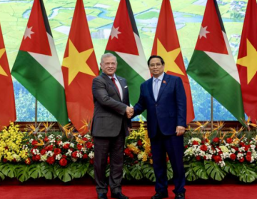 الزيارة الملكية إلى فيتنام تفتح آفاقا جديدة أمام الاستثمارات الأردنية في آسيا الزيارة الملكية إلى فيتنام تفتح آفاقا جديدة أمام الاستثمارات الأردنية في آسيا