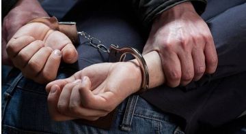 القبض على شخص سرق 5 ملايين درهم إماراتي من زوجته القبض على شخص سرق 5 ملايين درهم إماراتي من زوجته