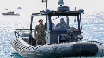 ولي العهد يشدد على تعزيز الجاهزية القتالية لمكافحة الإرهاب البحري