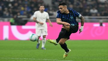 إنتر ميلان يهزم لاتسيو ويتصدر الدوري الإيطالي إنتر ميلان يهزم لاتسيو ويتصدر الدوري الإيطالي