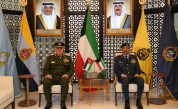 اللواء الركن يوسف الحنيطي يلتقي رئيس الأركان العامة للجيش الكويتي